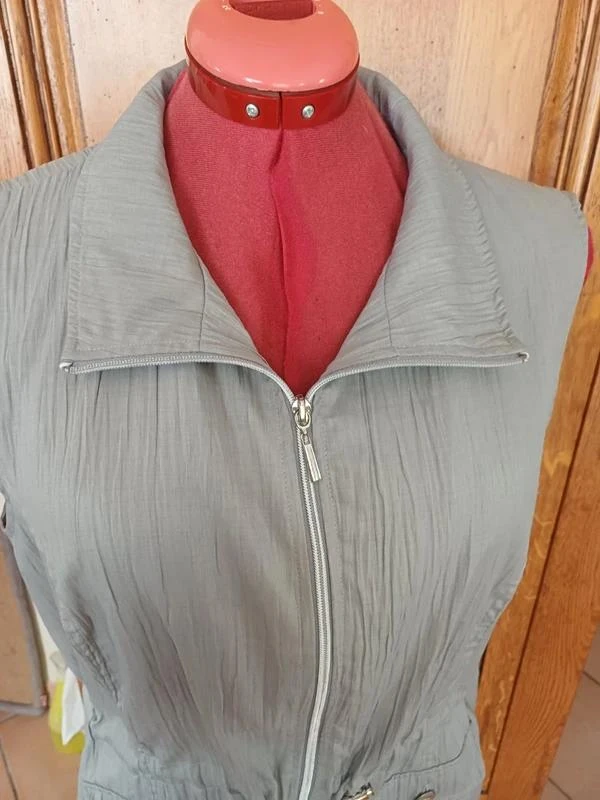 Chaqueta sin mangas gris talla 46 – photo 3